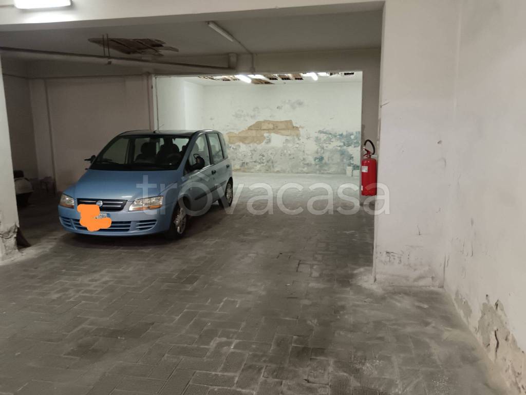 Garage in vendita a Brindisi via Giovanni Bettolo, 49