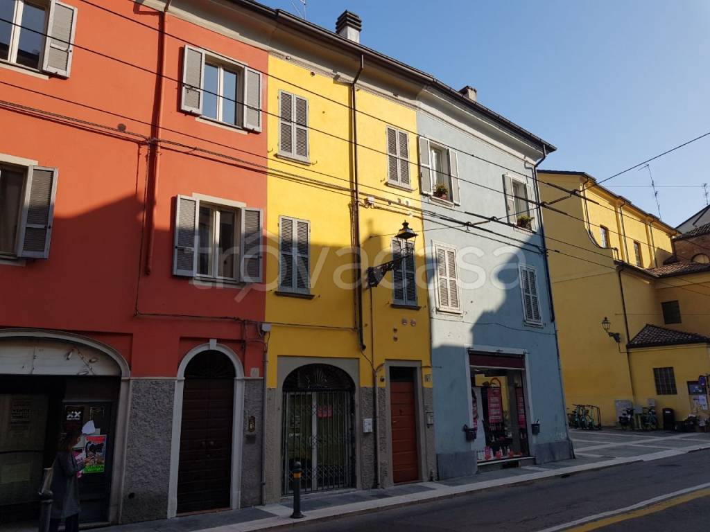 Negozio in affitto a Parma via Massimo d'Azeglio