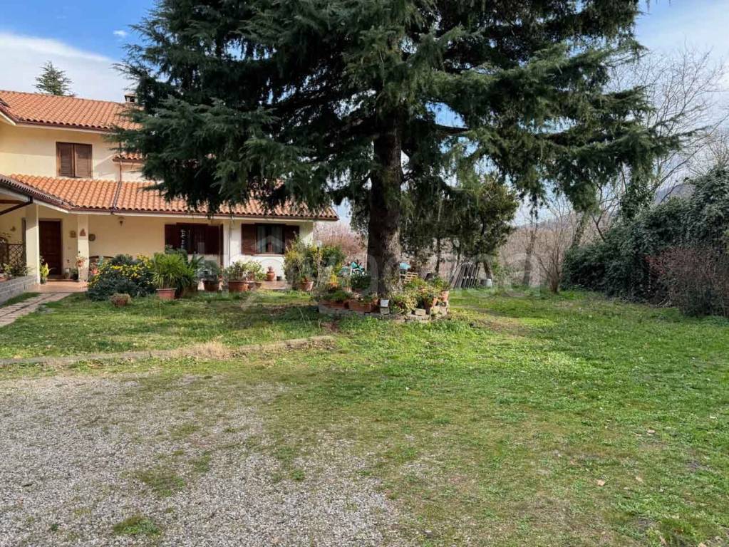Villa Bifamiliare in vendita a Viterbo strada della Pila, 38