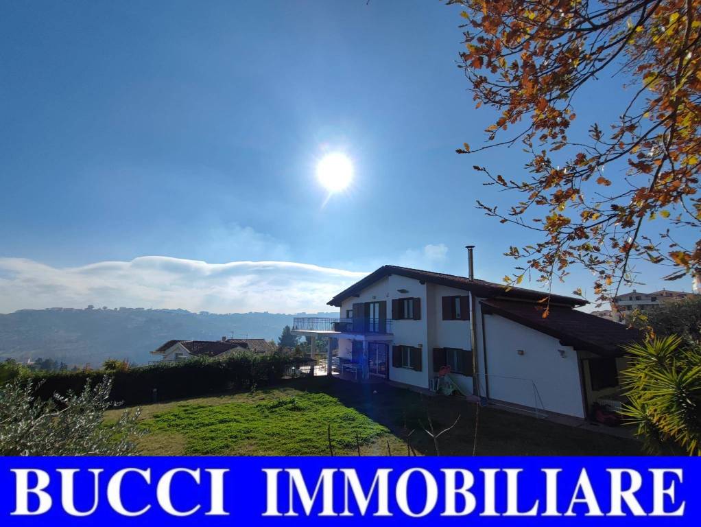 Villa Bifamiliare in vendita a Montesilvano strada Vicinale Agostinone