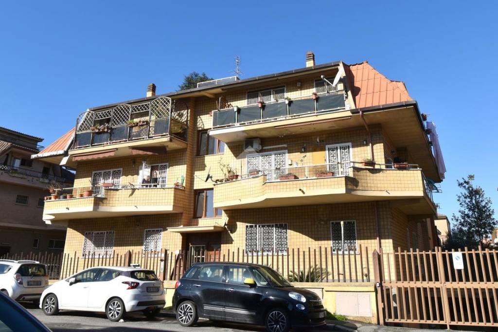 Appartamento in vendita a Roma via gasperina, 63