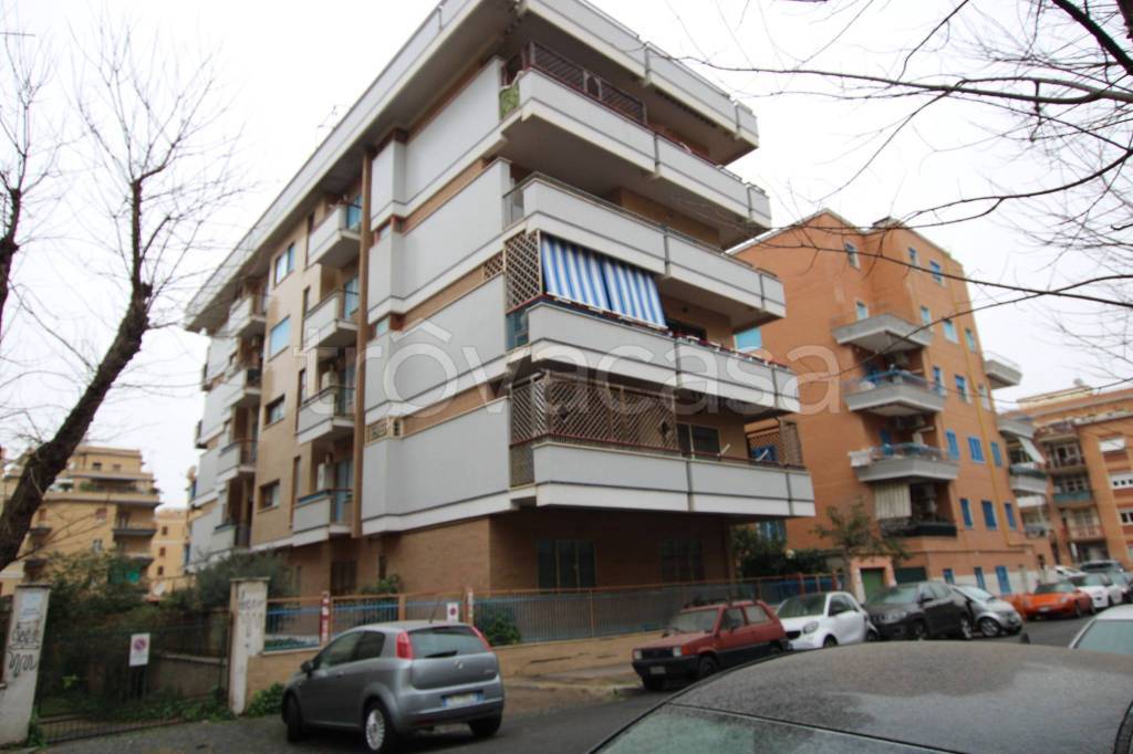 Appartamento in vendita a Roma via Luigi Borsari