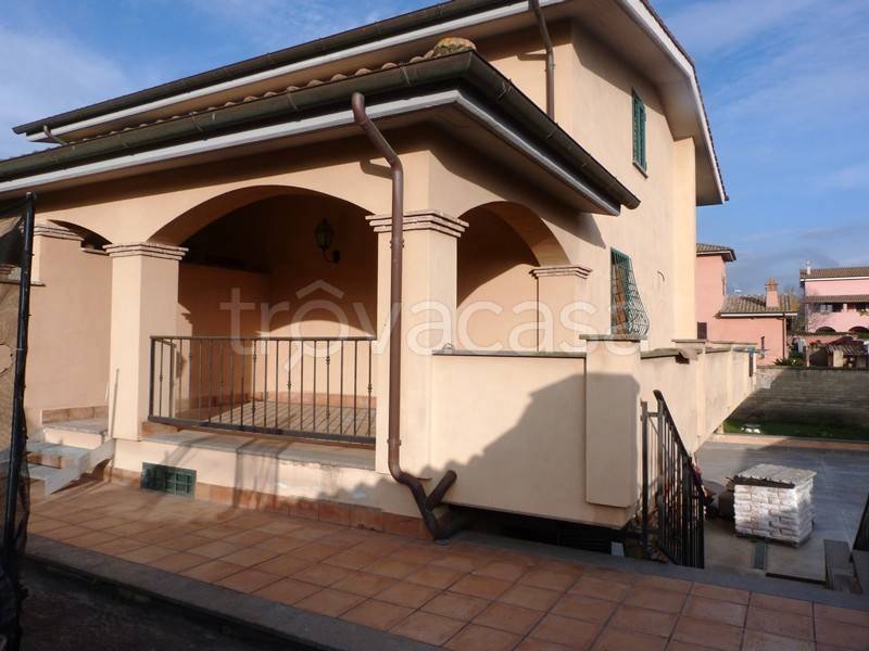 Villa Bifamiliare in vendita ad Anguillara Sabazia via degli Ontani
