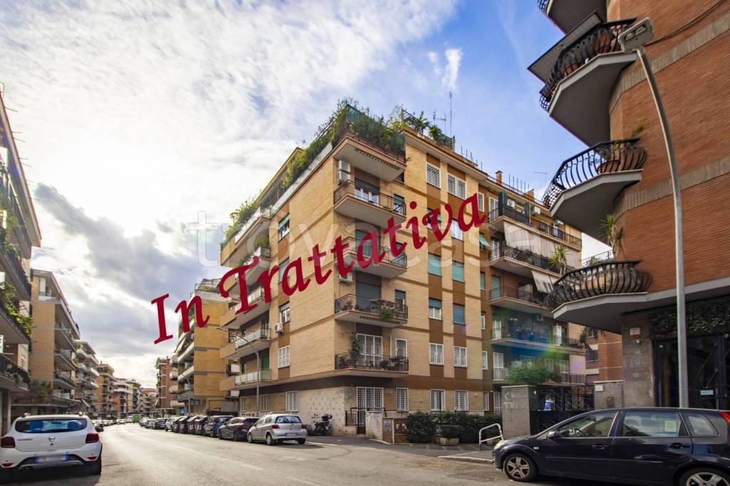 Appartamento in vendita a Roma via Franco Sacchetti, 10
