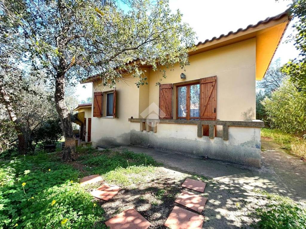 Villa in vendita a Capoterra strada 66, 28