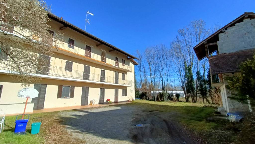 Villa Bifamiliare in vendita a Borgomanero via Giuseppe Verdi, 55