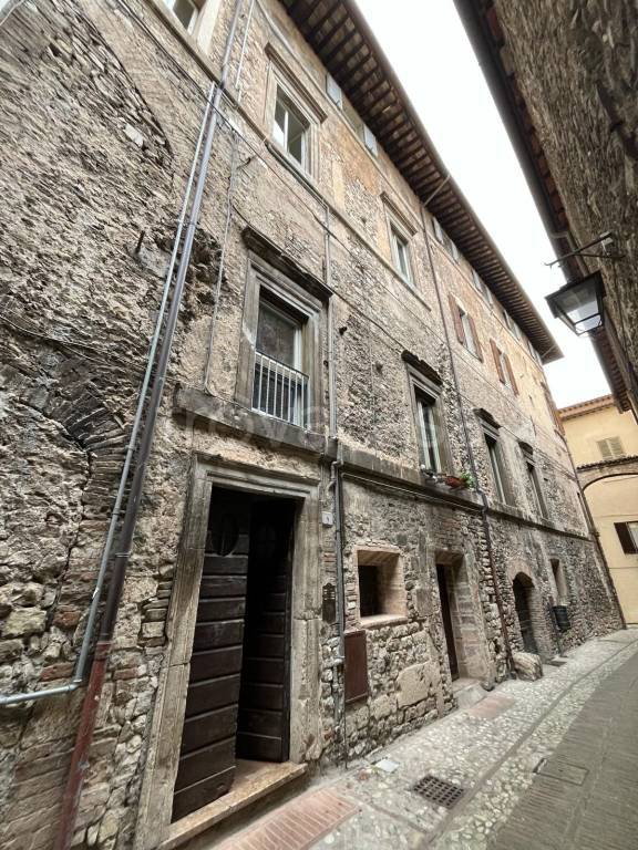 Appartamento in vendita a Spoleto via Giacomo Filippo Leoncilli