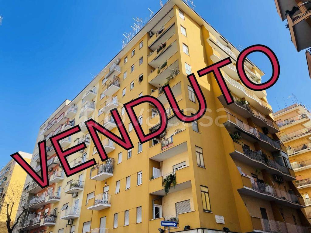 Appartamento in vendita a Roma via Pietro Mengoli, 5