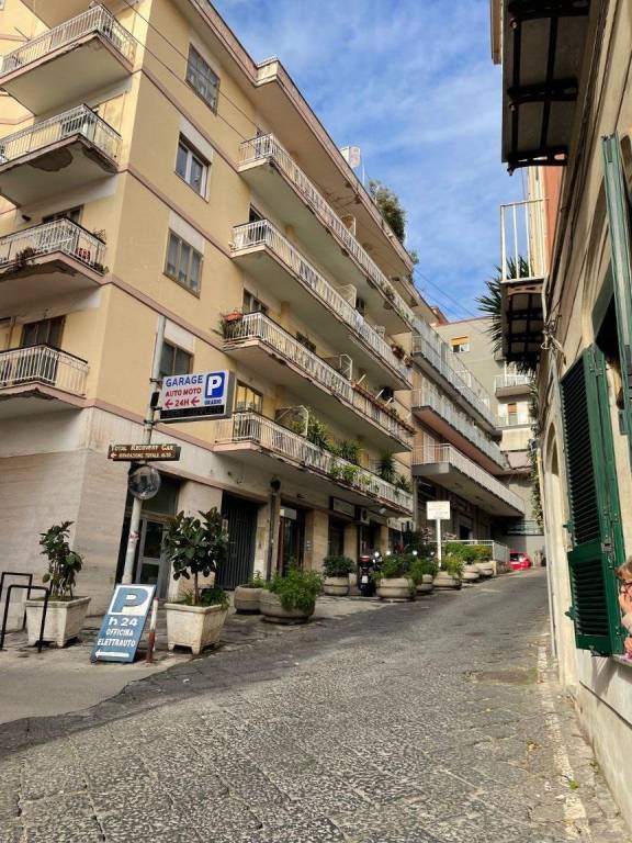 Appartamento in vendita a Napoli via San Filippo, 11