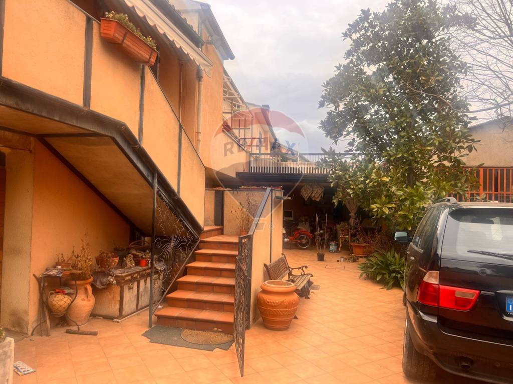 Casa Indipendente in vendita a Foligno via Monte Puranno, 7