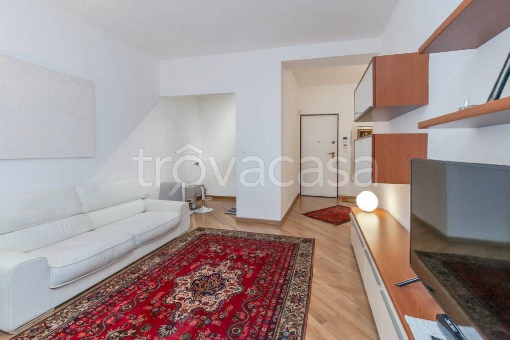 Appartamento in vendita a Milano via Cenisio