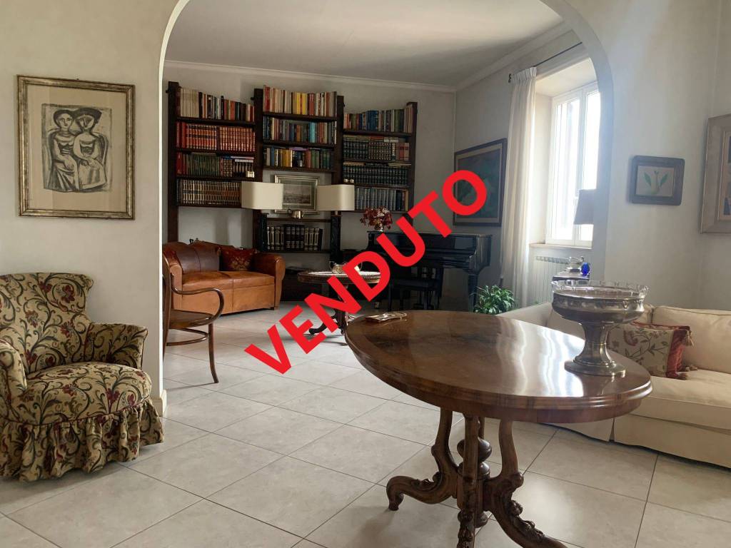 Appartamento in vendita a Roma via Piave