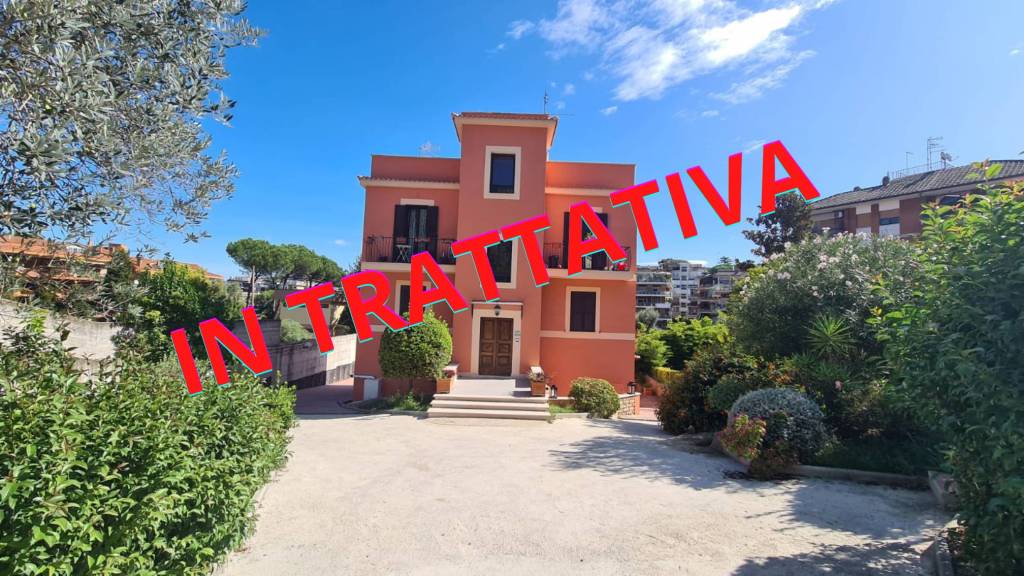 Appartamento in vendita a Roma via Cassia, 550
