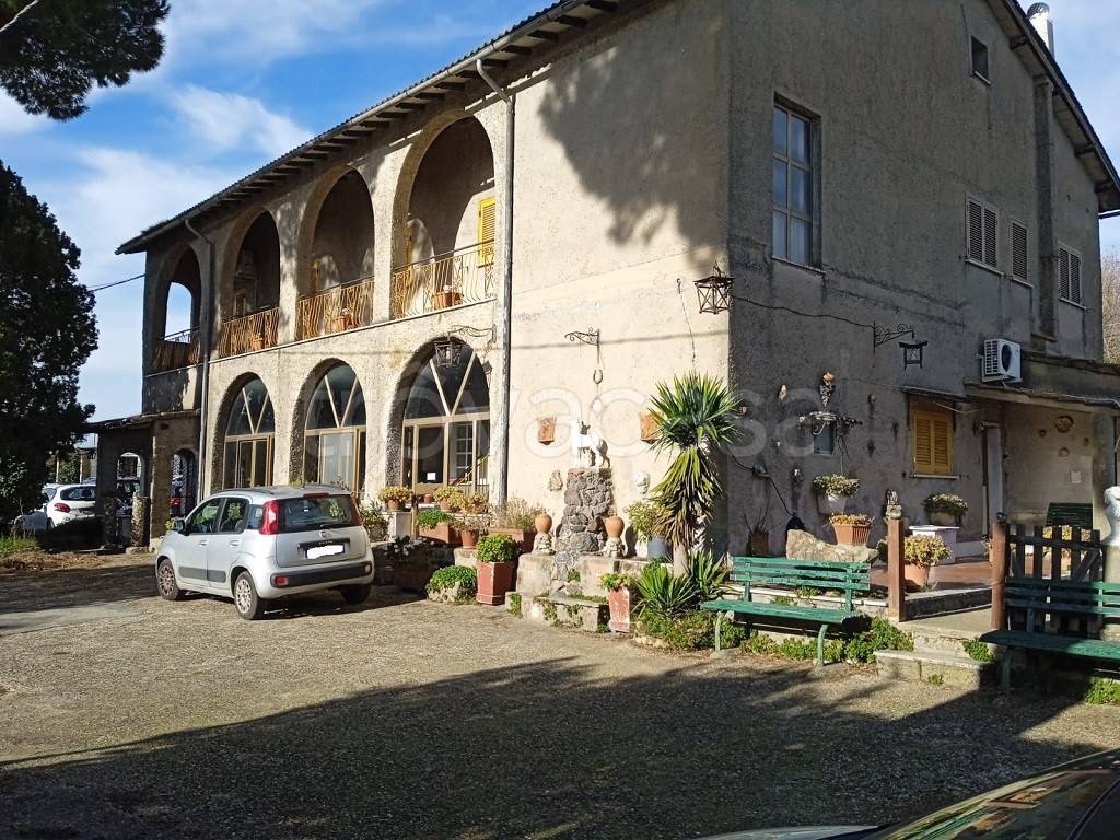 Casa Indipendente in vendita a Bracciano strada Provinciale Claudia Braccianese, 11