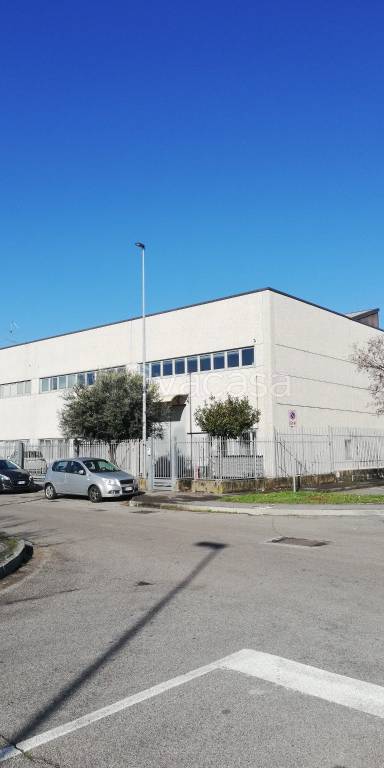 Capannone Industriale in affitto a Senago via Alcide De Gasperi, 2