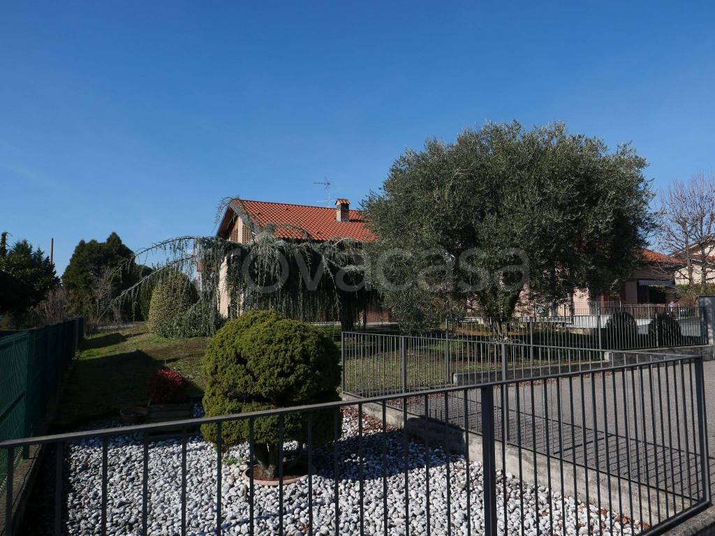 Villa in in vendita da privato a Verderio via Grigna, 46
