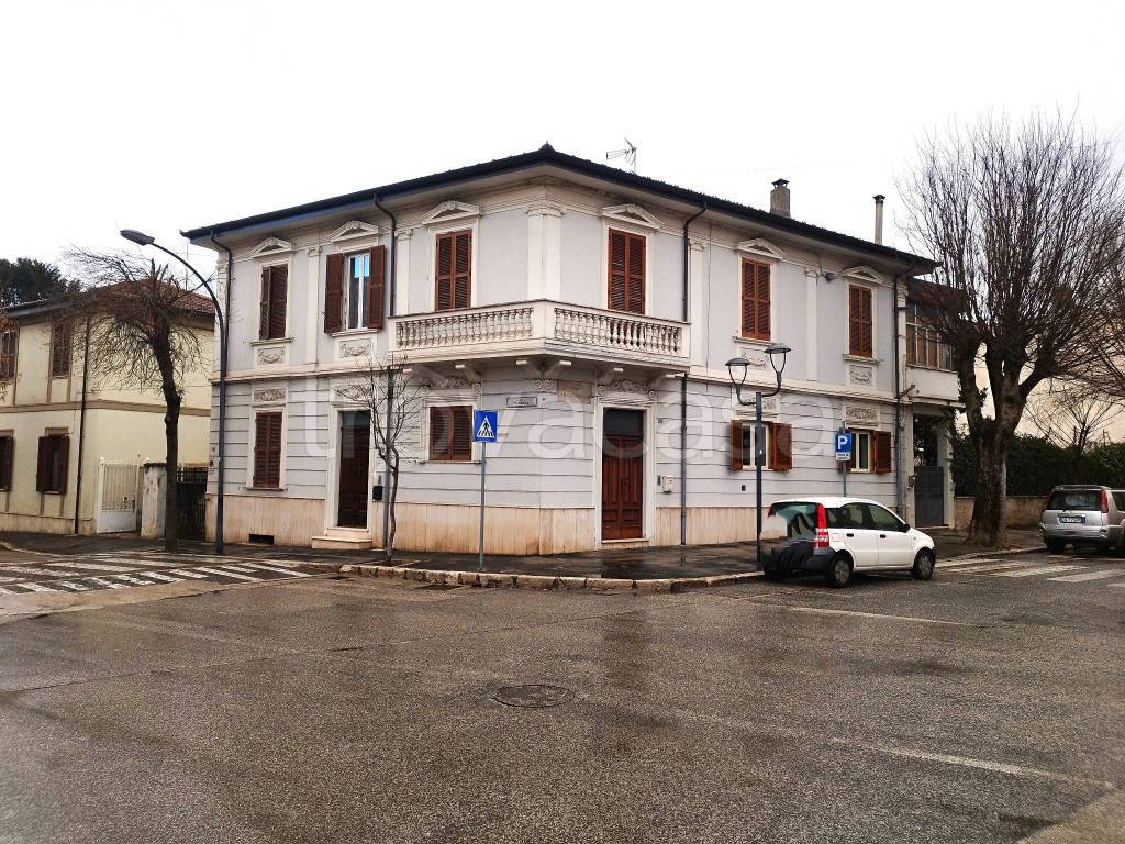 Villa Bifamiliare in vendita ad Avezzano via Camillo Corradini
