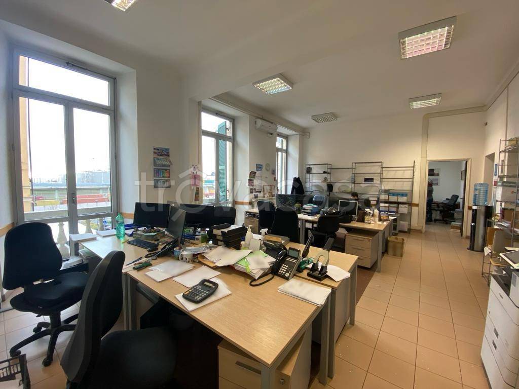 Ufficio in vendita a Genova via San Pier d'Arena, 27