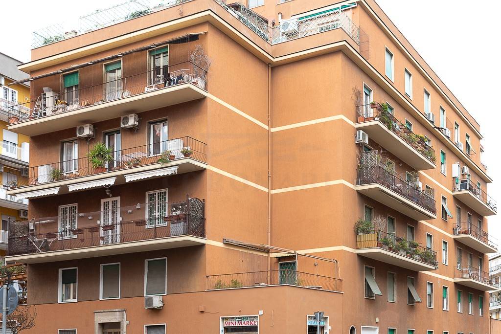 Appartamento in vendita a Roma via San Vincenzo de' Paoli