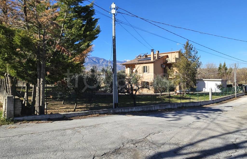 Villa in vendita a Catignano via Gabriele d'Annunzio, 24