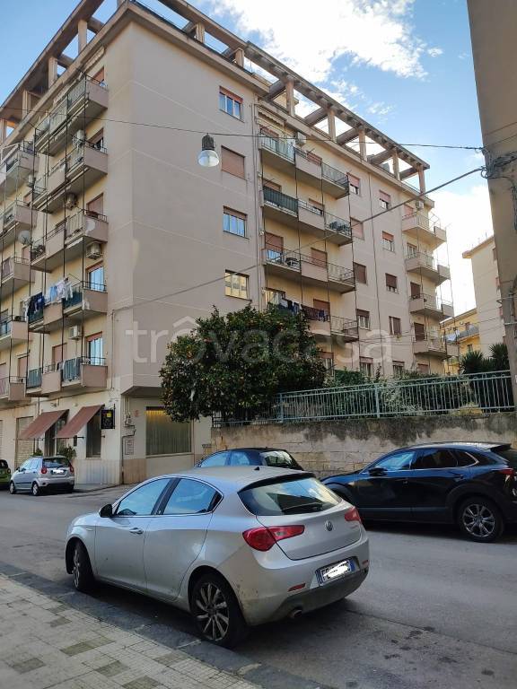 Appartamento in in vendita da privato a Caltanissetta via Lazio, 1