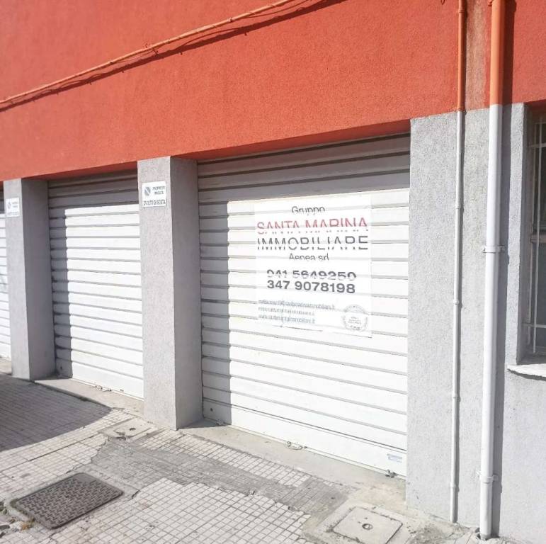 Garage in vendita a Venezia via monte san michele