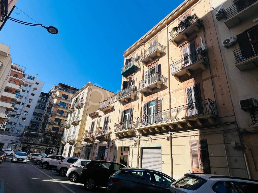 Appartamento in vendita a Palermo via Gioacchino di Marzo
