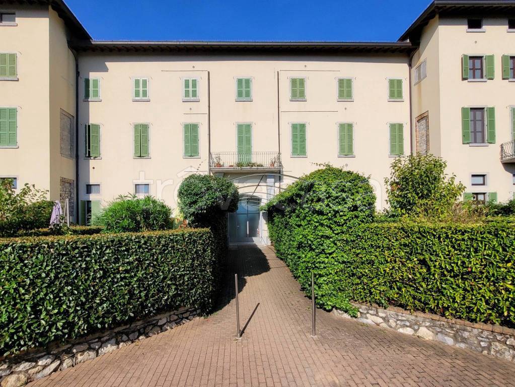 Appartamento in vendita a Como via San Giacomo, 31