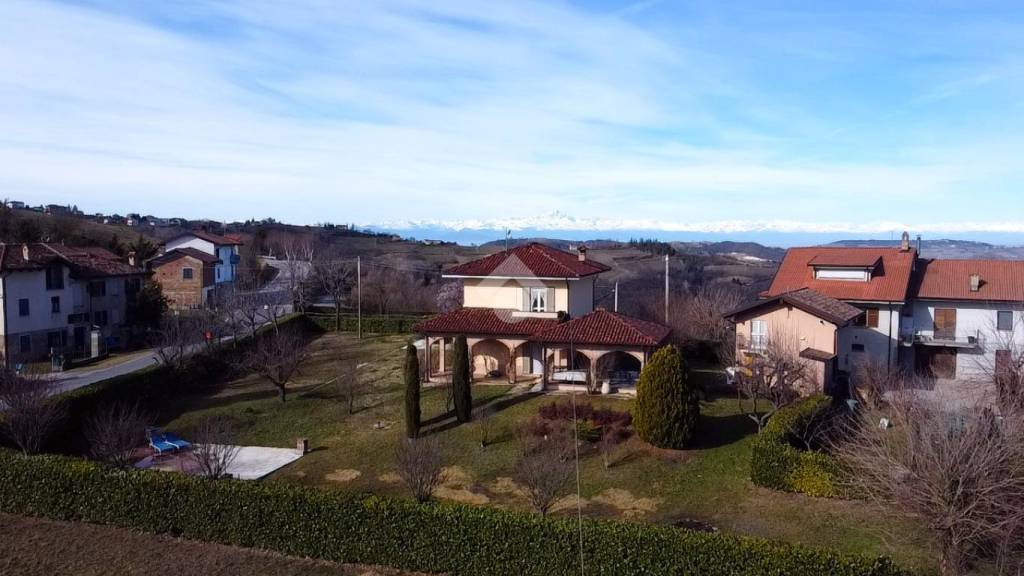Villa in vendita a Roddino localita' san lorenzo, 7