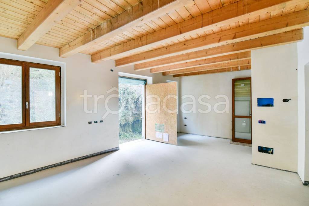 Appartamento in vendita a Carate Brianza via di Costa Lambro, 7