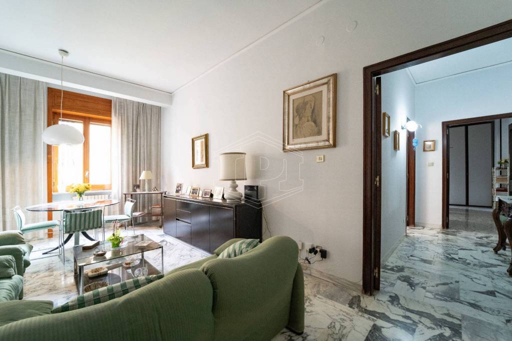 Appartamento in vendita a Napoli via Girolamo Santacroce, 25