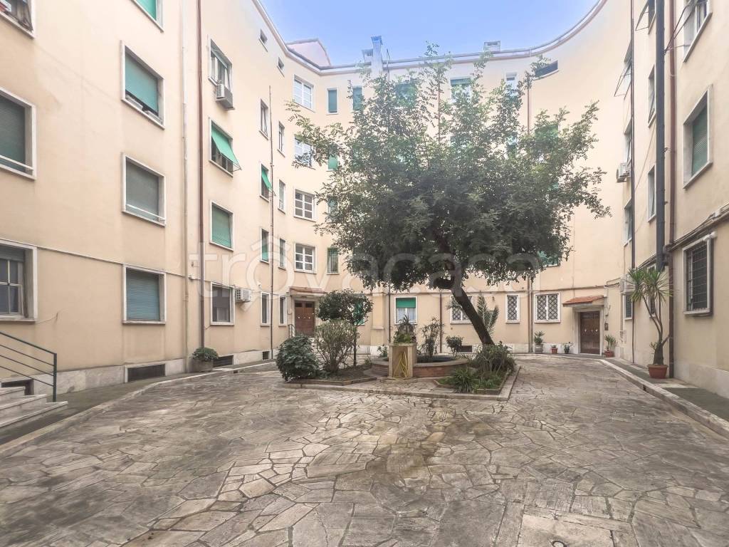 Appartamento in vendita a Roma via Apuania