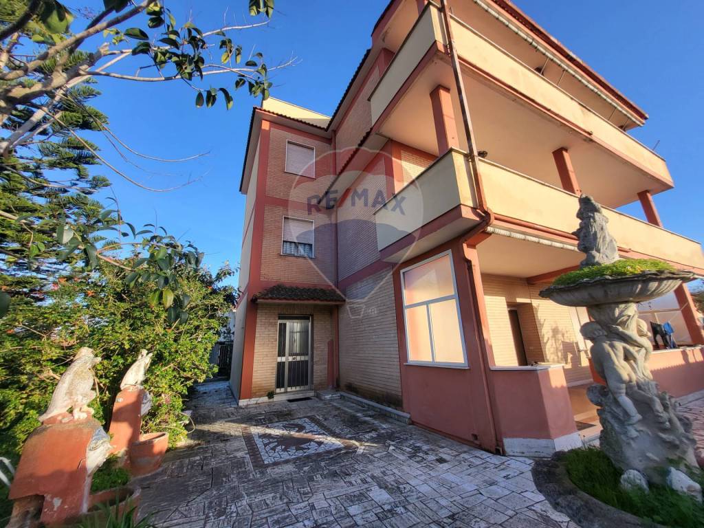 Appartamento in vendita ad Anzio via Sessa Aurunca, 8