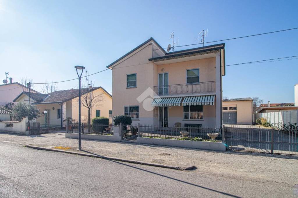 Casa Indipendente in vendita a Cervia via Celletta, 14