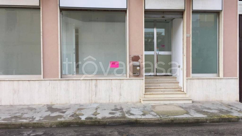 Negozio in in affitto da privato a Porto Recanati via Giuseppe Garibaldi, 252