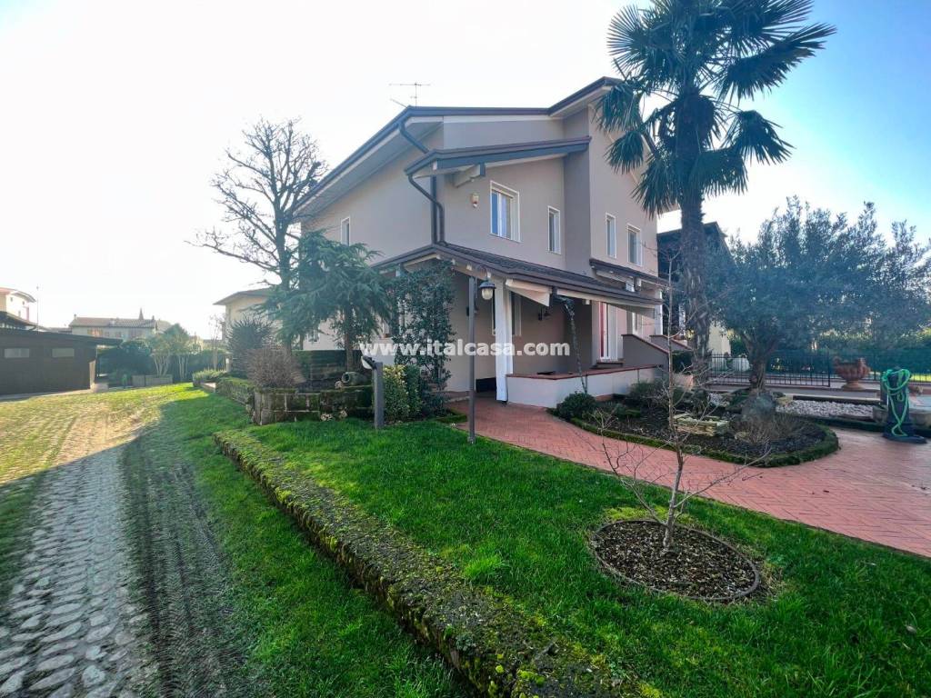 Villa Bifamiliare in vendita a Curtatone via Modigliani