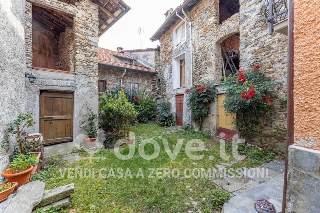 Casale in vendita a Montegrino Valtravaglia via Marco Formentini, 5