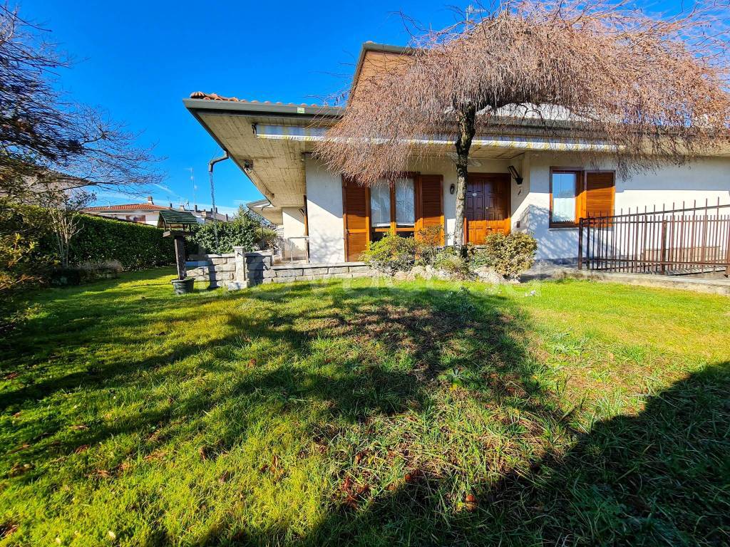 Villa Bifamiliare in vendita a Lomazzo