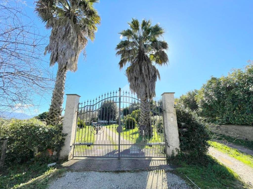 Villa in vendita a Velletri via Appia Nord