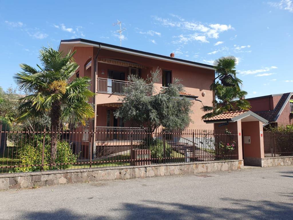 Villa Bifamiliare in vendita a Carugate via m. Mandelli, 4