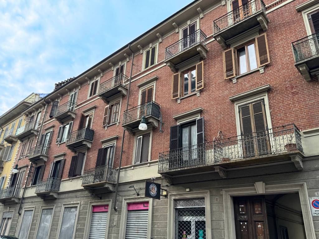Appartamento in vendita a Torino via pollenzo 10