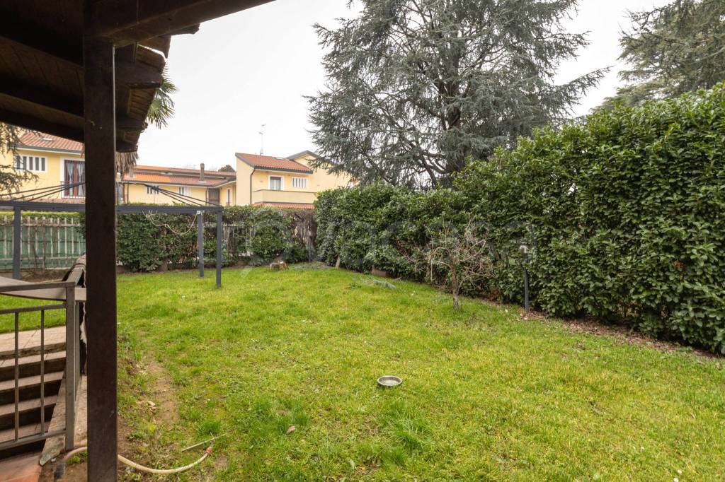 Villa in vendita a Trezzano sul Naviglio via Francesco Petrarca, 4