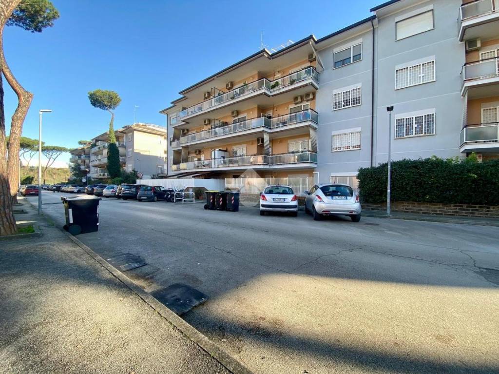 Appartamento in vendita a Roma via baveno, 58