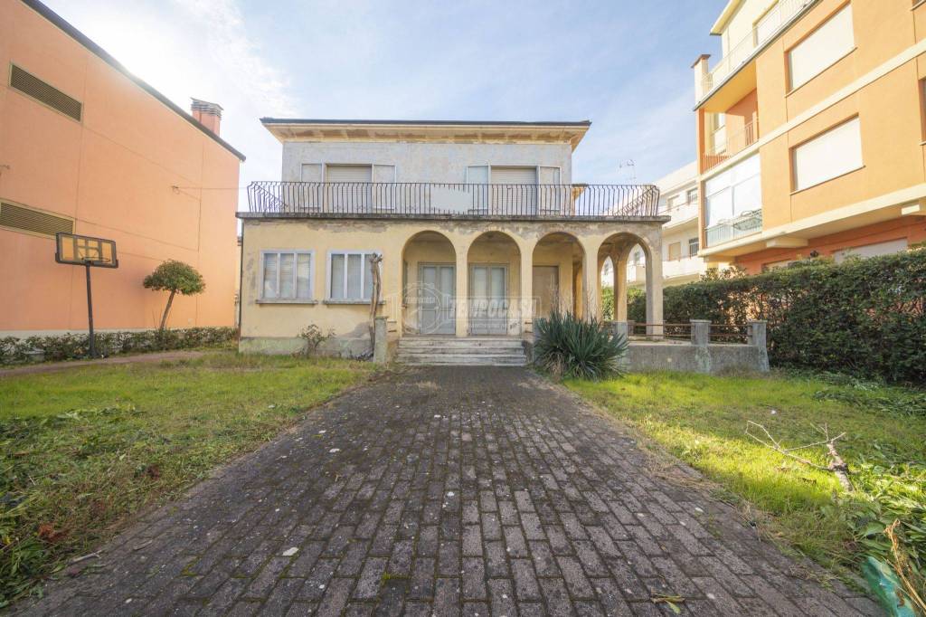 Appartamento in vendita a Mondolfo viale Giosuè Carducci, Marotta