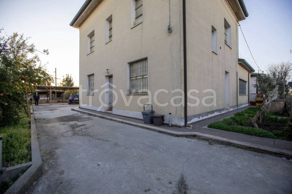 Villa in vendita a Ravenna via Canale Guiccioli