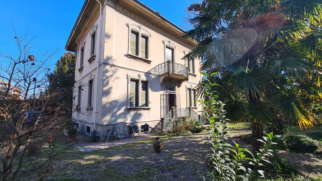 Villa in vendita a Legnano via della Vittoria, 91