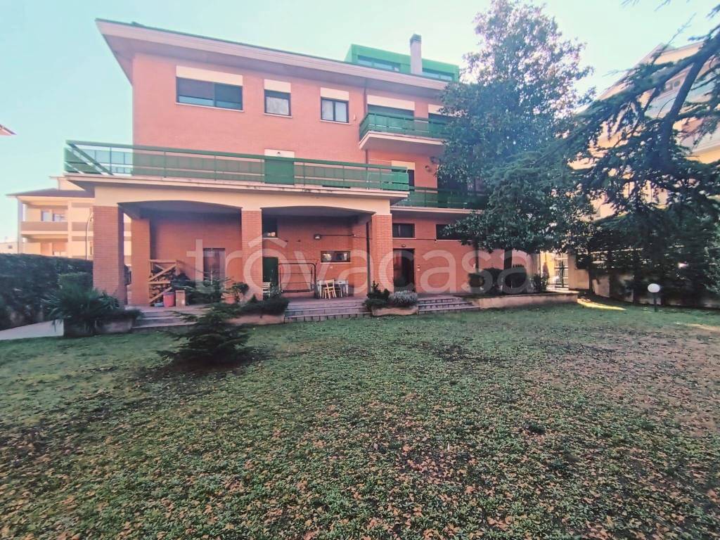 Villa Bifamiliare in vendita ad Avezzano via Leone Marsicano