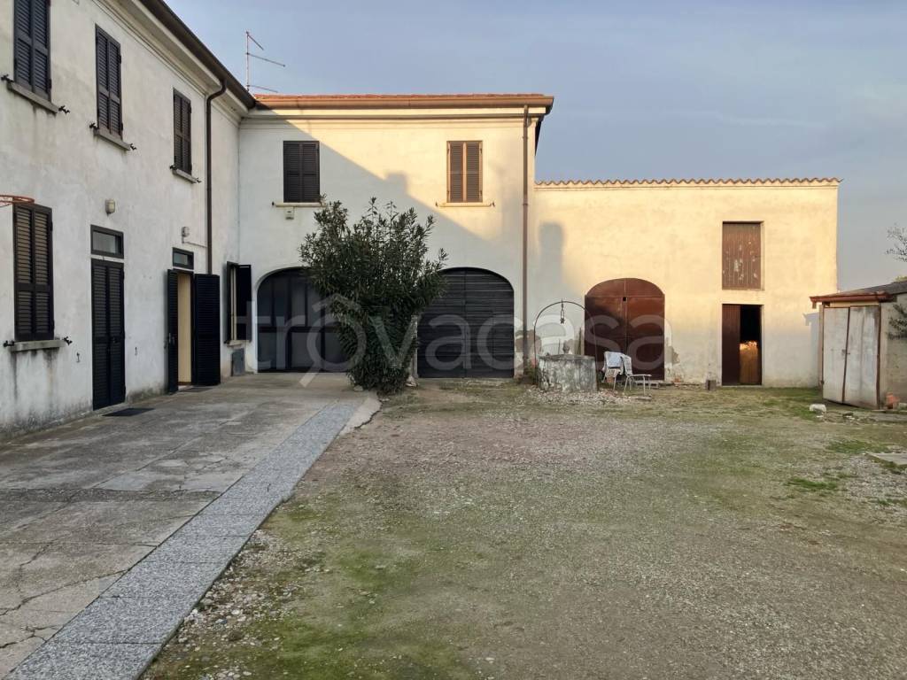 Casa Indipendente in vendita a Castellucchio via Mainolda, 17