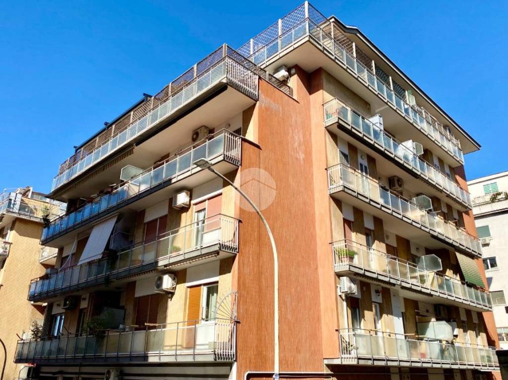 Appartamento in vendita a Roma via Nino Martoglio, 5