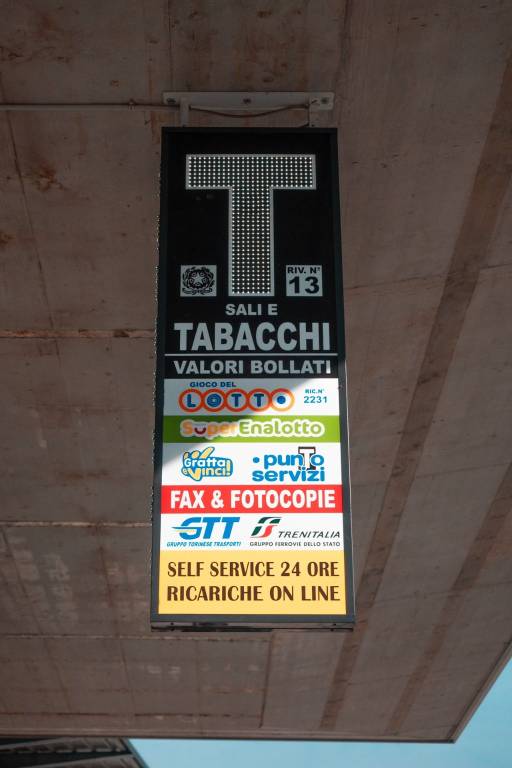 Tabaccheria in vendita a Settimo Torinese via Niccolò Paganini, 12